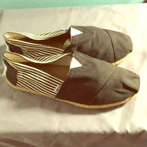 Black and white TOMS